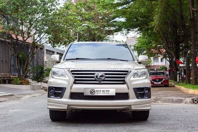 Lexus LX570 2014 màu vàng cát