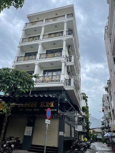 Bán góc 2 mặt tiền tôn thất thuyết.dt:5.2x15m,giá:17.4tỷ(2lầu)