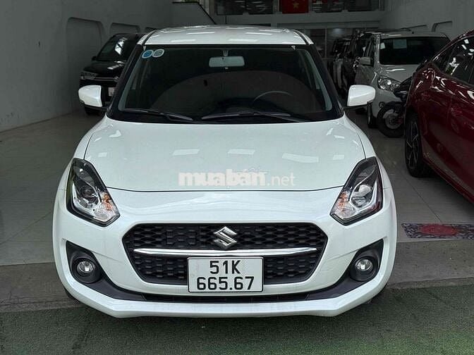 Suzuki Swift GLX 2023 màu trắng rất đẹp.