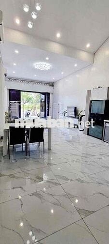cho thuê nhà 2 tầng 2pn/2wc mặt tiền chu huy mân
