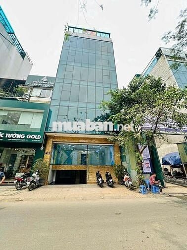 Cho thuê nhà mặt phố Nguyễn Khang, Dt 100m2 x 4 tầng 1 hầm mặt tiền 9m