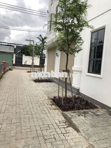 Cho thuê nhà mặt tiền bà triệu căn góc tiện ích đầy đủ