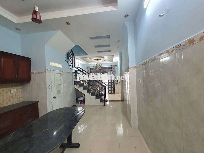 Cho thuê nhà 1/,  1 trệt 2 lầu 4pn, 3wc, 1p thờ,sân thượng trước sau