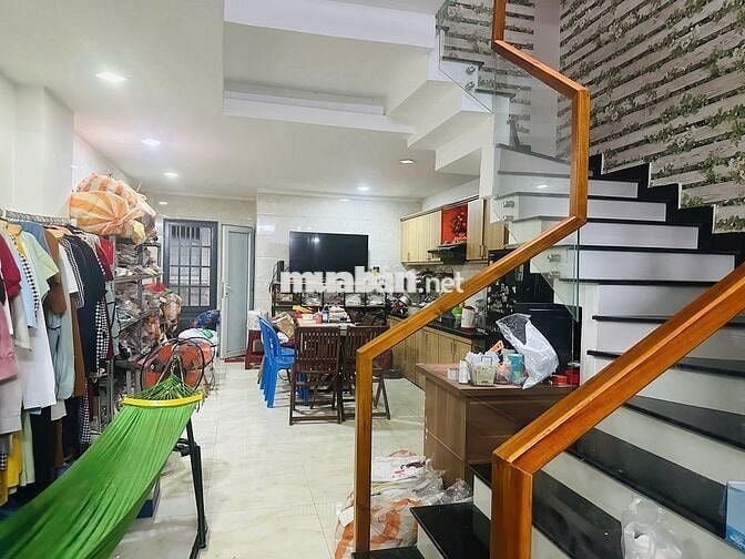 Nhà kiệt 3 tầng trung tâm, 4 phòng ngủ, cách đường Huỳnh Ngọc Huệ 20m