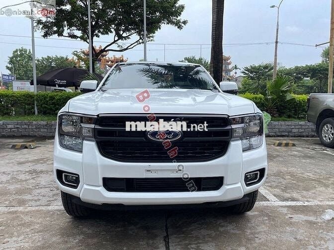 Ford Ranger XLS 2.0L 4x2 AT 2025 -  HT Vay LS Thấp