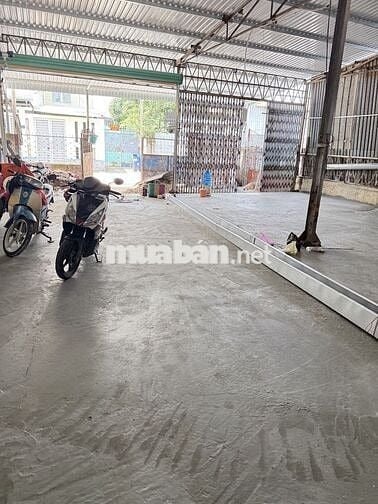 Nhà xưởng hoặc làm kho chứa hàng. Lô góc thoáng mát, DT 300m3
