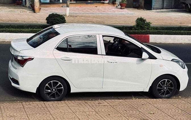 Hyundai Grand i10 2017 Sedan 1.2 MT - 100000 km