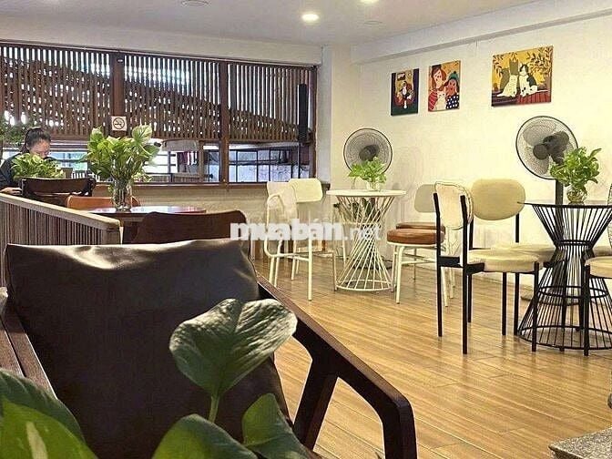 Góc 2Mặt Tiền Kinh doanh Tân Bình , khu vực sầm uất đông đúc....