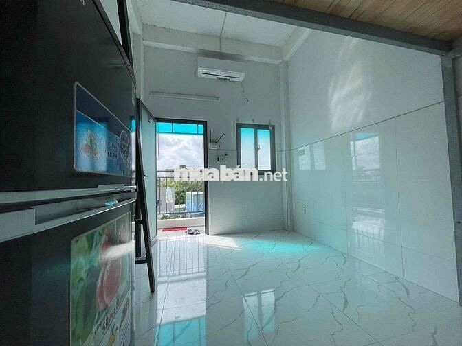 Phòng Cửa sổ trời + ban công chung ngay Phạm Huy Thông