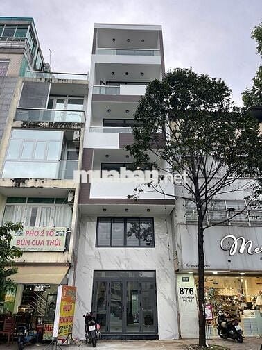 Nhà mặt tiền 42m2 (diện tích sàn 200m2), 4 phòng ngủ, Trường Sa, Q.3