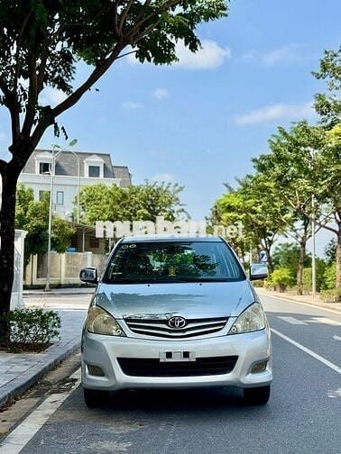 Toyota Innova 2.0G 2009 số sàn màu bạc