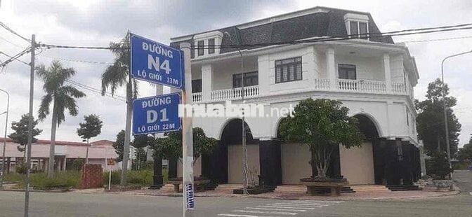 kẹt tiền cần bán lô góc 2 mặt tiền tại trung tâm Bến Cát