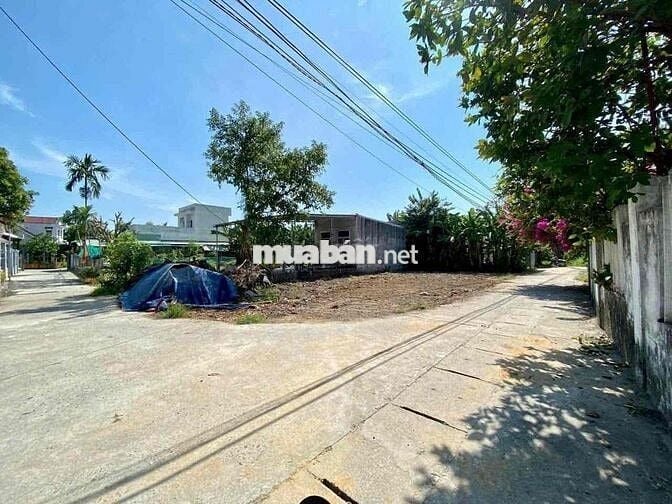Bán lô đất 2 mặt tiền kiệt ô tô,đối diện chợ Lệ Trạch(cách chợ 300m)