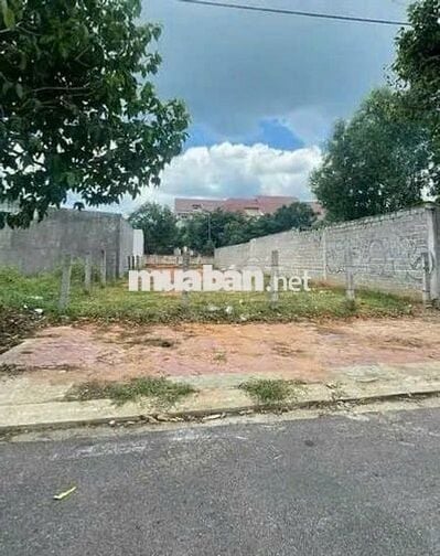 Lô đất ngộp ngay ngay ngã tư xoài đôi ,100m2 thổ cư,chỉ 656tr, sổ sẳn