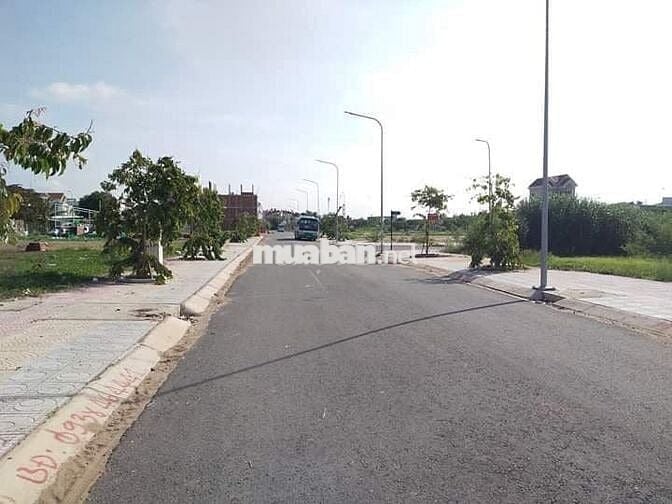 900 triệu ( còn Tl ) Thổ cư 123m2 - TT. Cần Đước - Sổ riêng - MT 7m