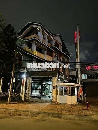 Cho thuê nhà mặt tiền đường Trường Chinh, dt 8x18m, đúc 1trệt 2 lầu,
