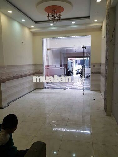 CHO THUÊ NHÀ 3 TẦNG 4X30M GẦN CHỢ VẢI PHÚ THỌ HÒA, GIÁ 20TR/THÁNG