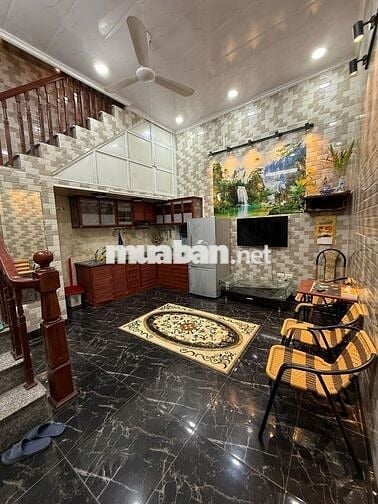 NHÀ NGUYÊN CĂN x 32m² x 3 tầng - Đầy đủ nội thất {Yên Phụ - Tây Hồ}