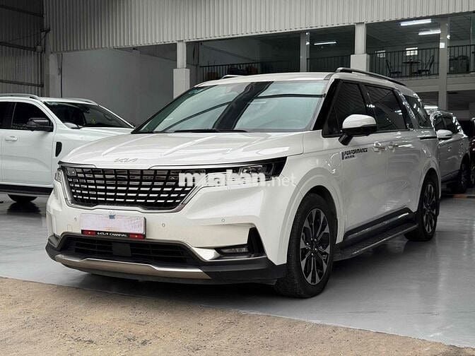 Kia Carnival 2024 2.2D Signature  - 59000 km