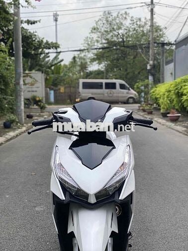 xe honda  click nhập  2018 màu trắng đen mới 98%