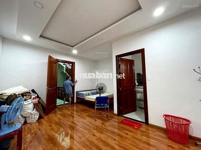 Nhà phố 5x22m Hầm 4 tầng (4PN 5WC), sẵn nội thất ở máy lạnh. Giá 35 tr