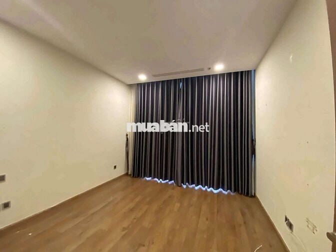 Cần thuê căn hộ Vinhomes Central Park ( căn hộ 3 phòng ngủ )