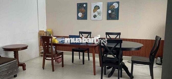 Cho thuê nhà nguyên căn 10x11m _ 1 trệt 2 lầu _ Hẻm đường CMT8