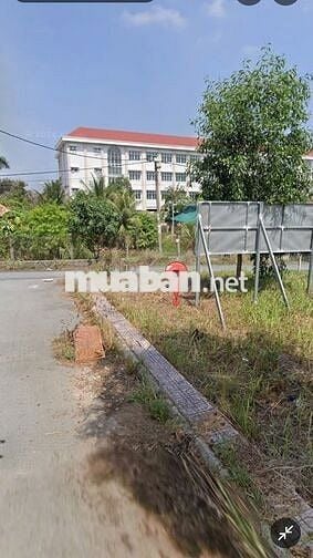 890 triệu – mua được lô góc 2 mặt tiền ngay trung tâm Bình Chánh - SHR