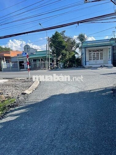 Bán đất có 3 căn nhà, 2 mặt tiền trước sau