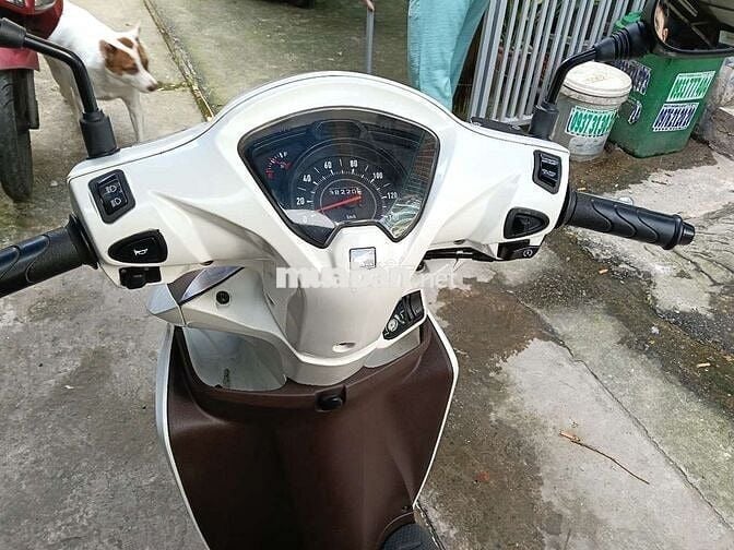 Xe Vision màu trắng của Honda sản xuất