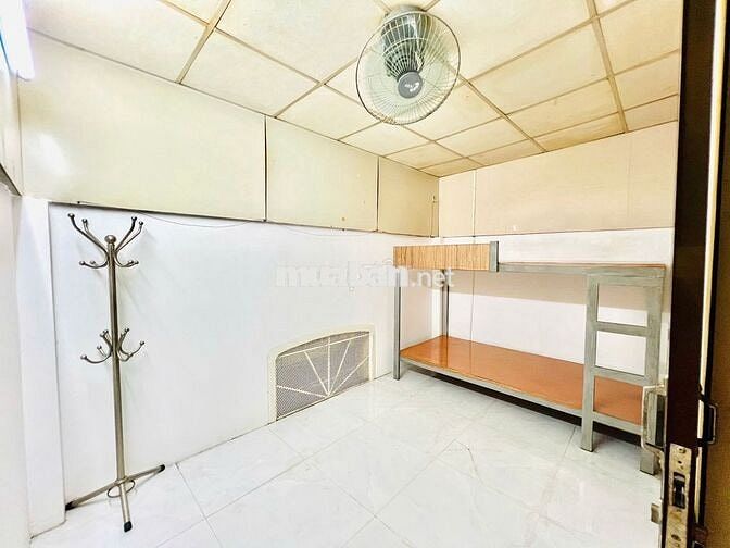 Phòng trọ đầy đủ tiện nghi đơn giản, môi trường học sinh - sinh viên