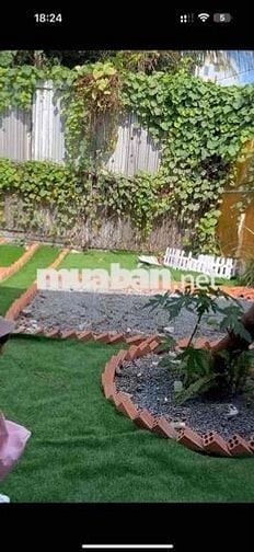 Nhà cấp 4 gồm 2PN có sân rộng DT 100m2 hẻm xe hơi gần ngã tư Thủ Đức