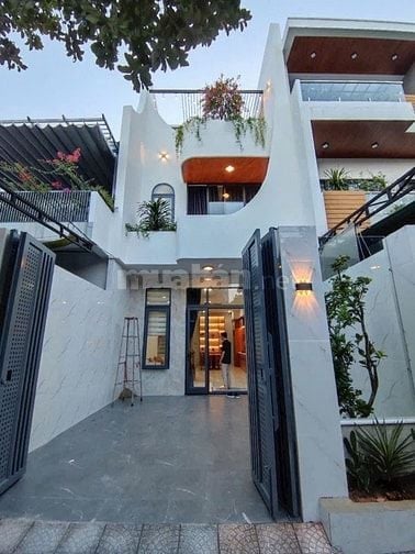 Nhà Ngộp Bank giá chốt nhanh 1tỷ550căn nhà1t1l đường Trịnh Quang Nghị