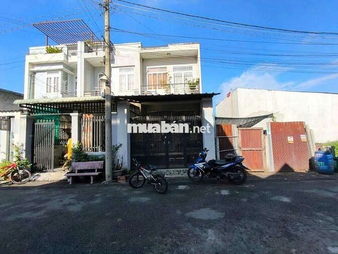 Bán nhà 8 x 17,5 (139,6m2 full thổ) hẻm ôtô gần Trường Nguyễn Hồng Đào