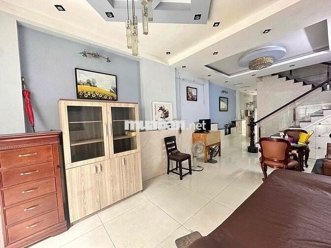 Nhà cho thuê HXH Nguyễn xí 4x16m, 3pn rộng giá 13.5 triệu