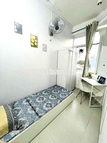 Phòng nội thất mới đường số 2 đối diện cổng chính Vạn Phúc