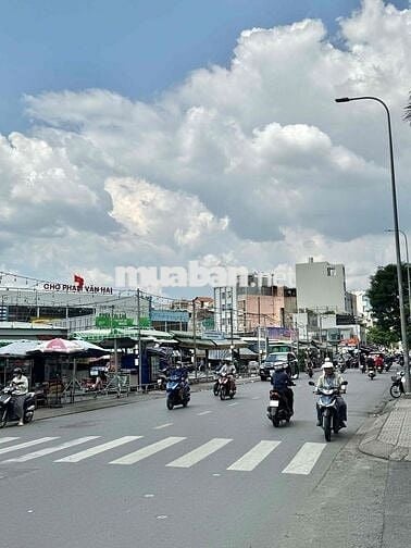 NHÀ 2 TẦNG. 60M2 NGANG 5M NỞ HẬU. HXH SÁT MT. GẦN CHỢ PHẠM VĂN HAI