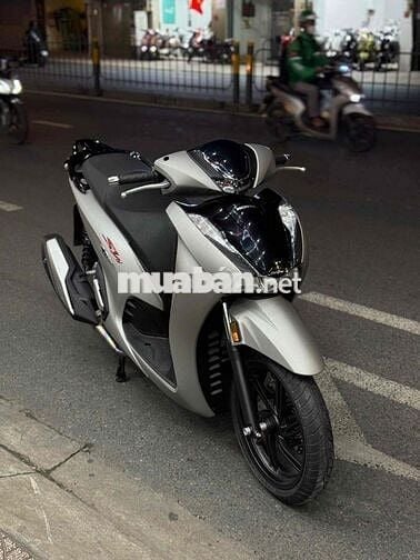 Sh 350i đăng kí lần đầu 2024. máy zin. chính chủ