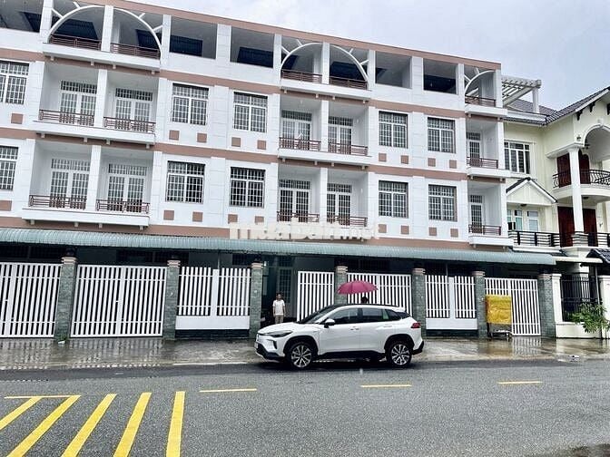 Cho thuê văn phòng mặt tiền Vàng 100m2 tại Thủ Dầu Một, Bình Dương