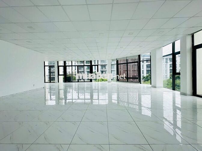 Tầng 3 (160m2) Căn góc trục chính Vạn Phúc, đường lớn 35m. Giá 25 tr