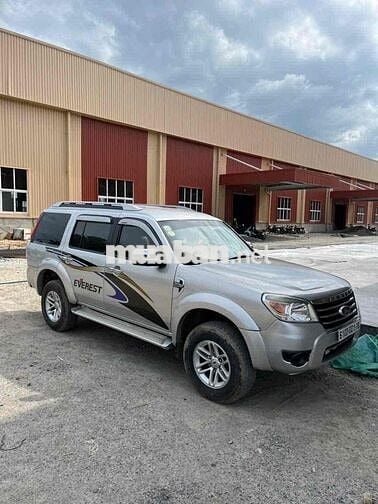 Ford Everest 2010 2.5L 4x4 MT - 200000 km