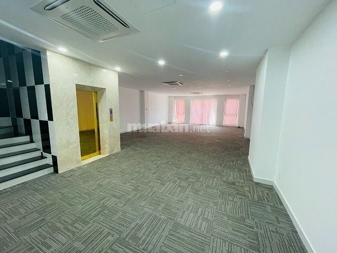 Cho thuê 1 trệt 1 lửng 1 lầu mặt tiền shophouse khu đô thị Vạn Phúc.