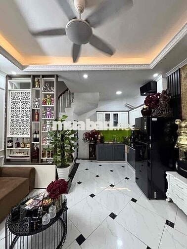Bán nhà định công diện tích 30.m2 xây dựng 5 tầng Giá 7.9 tỷ