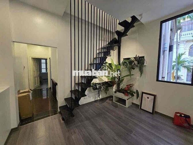 BÁN NHÀ CẦU GIẤY -VUÔNG VỨC NỞ HẬU