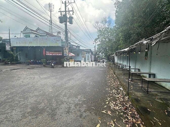 Cho thuê mặt bằng + vỉa hè đối diện MB, ngay trường cao đẳng y tế ĐN.