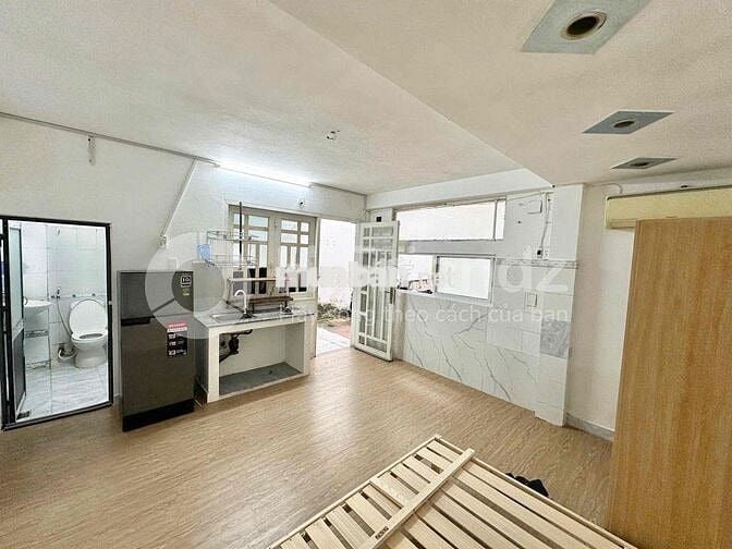 TRỐNG SẴN STUDIO TRỆT FULL NỘI THẤT - CỬA SỔ THOÁNG - NGAY MT ĐƯỜNG