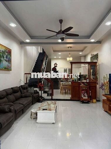 Bán gấp nhà đẹp 4m -18m Mỹ Hạnh Nam - Long An, giá chỉ 295 triệu