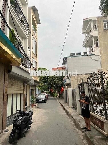 Cần nhượng lại căn nhà LÔ GÓC ô tô đỗ cửa thông thoáng còn sót lại