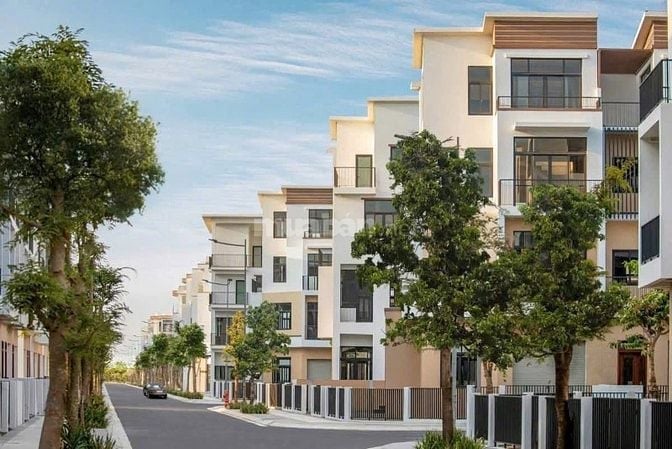 Bán nhà phố đường 12m cách Phú Mỹ Hưng 15p 