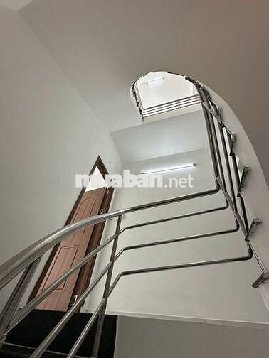Cho thuê mặt bằng KD MT 1tr 3 lầu hẻm thông Huỳnh Văn Bánh